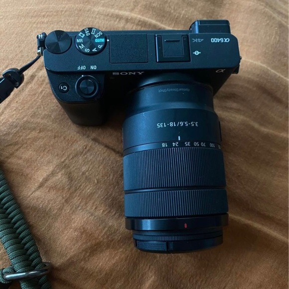 Sony 6400 - Picture 2 of 9